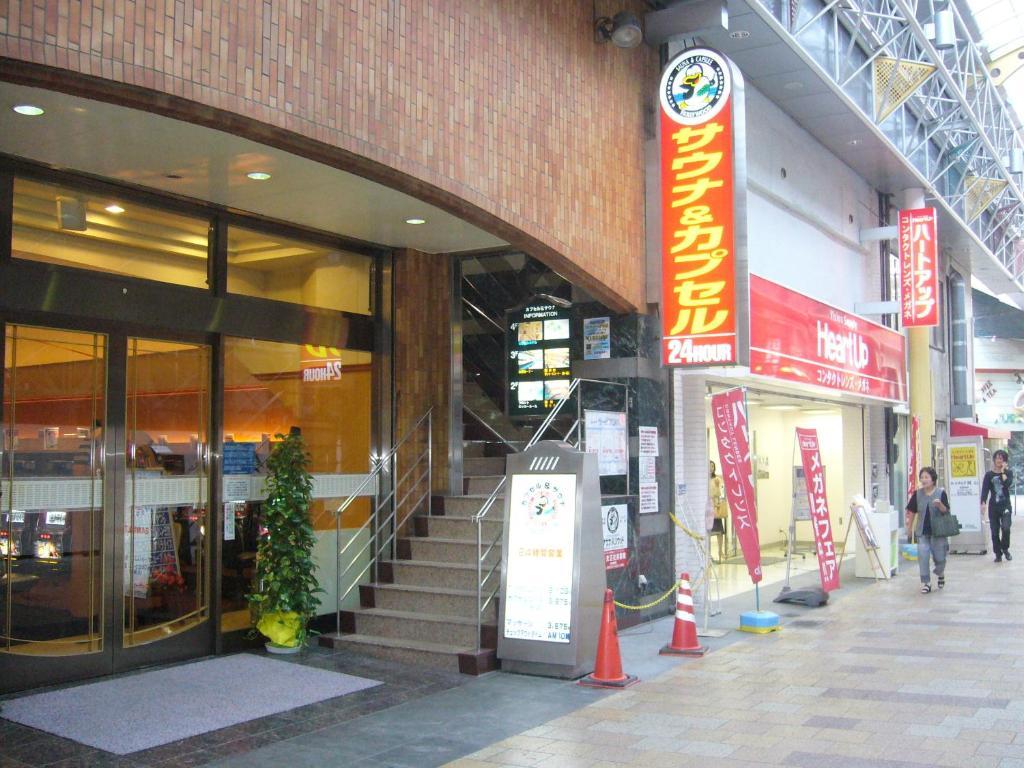 Sauna And Capsule Hotel Hollywood Okayama Bagian luar foto