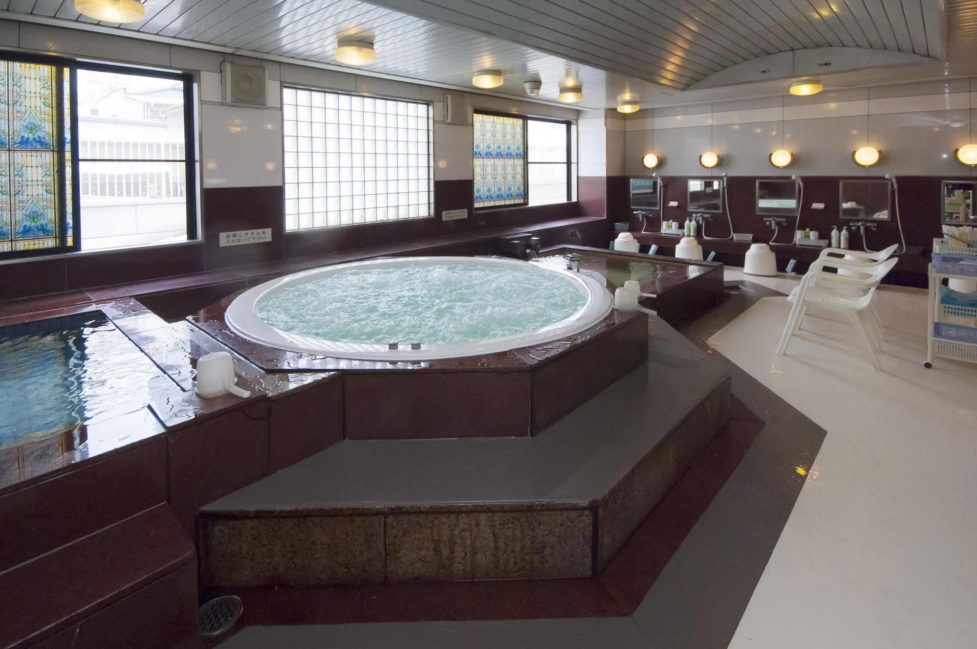 Sauna And Capsule Hotel Hollywood Okayama Bagian luar foto